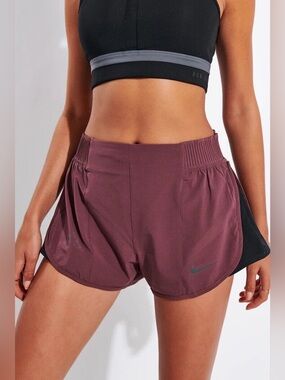 Nike Women’s Run Division Tempo Luxe Running Shorts DD5328-646 Large Purple